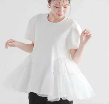 fit more의 화이트 반팔 상의