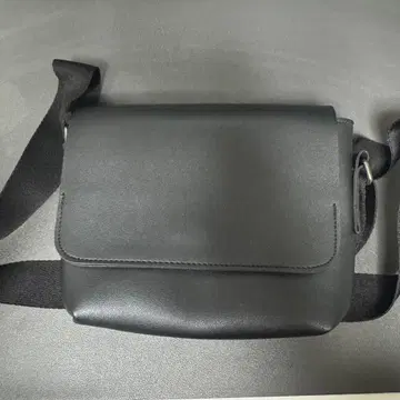 블랙 숄더백 합성 피혁