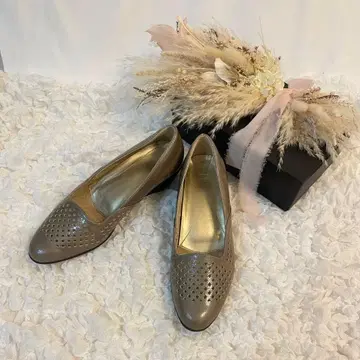 새상품급 fitfit 펌프스 24 컷워크 라이트업 펌프스니커즈