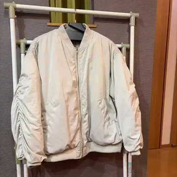 미사용품 Ray Cassin 아이보리 점퍼 블루종