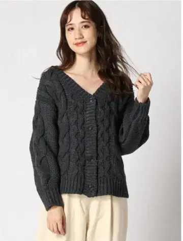 케이블 니트 V넥 가디건 Samansa Mos2