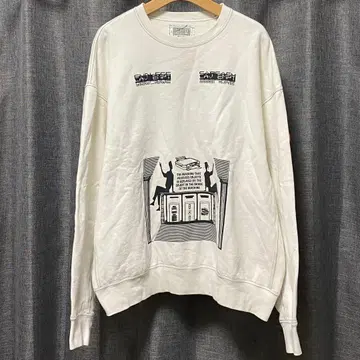 화이트 그래픽 프린트 트레이닝복