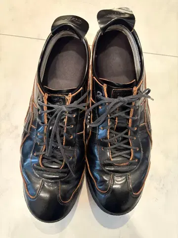 가격 인하 협상합니다. 오니츠카타이거 블랙 스니커즈 가죽 신발