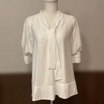 CELFORD 화이트 리본 포함 칠부 소매 블라우스