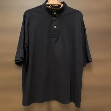 THE RERACS 블랙 하이넥 셔츠