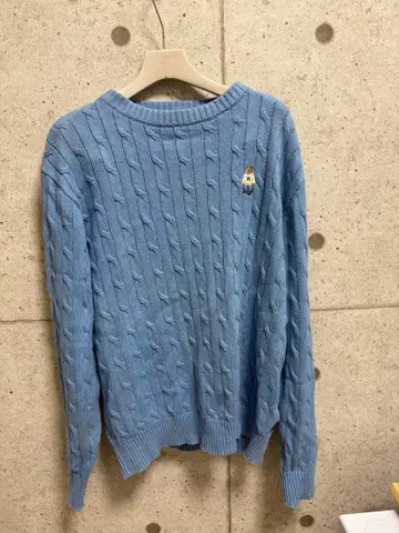 스카이블루 케이블 니트 스웨터