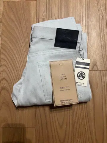 모모타로 진즈 0605 IVO 아이보리 테이퍼드 팬츠