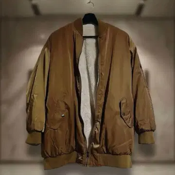 [ 거의 미사용 ] 리버서블 MA-1 보아 자켓 베이지 카키 화이트
