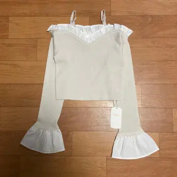 Chico 치코 프릴 도킹 플레어 슬리브 니트