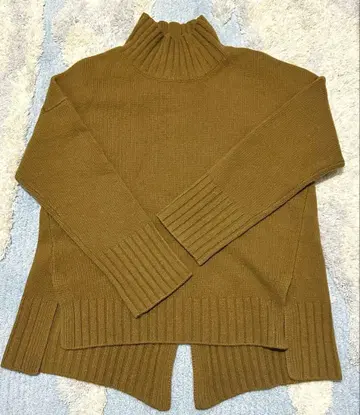 새상품급 프리미어 아롱디스망 울 캐시미어 터틀넥 니트 브라운