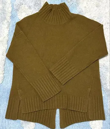 새상품급 프리미어 아롱디스망 울 캐시미어 터틀넥 니트 브라운