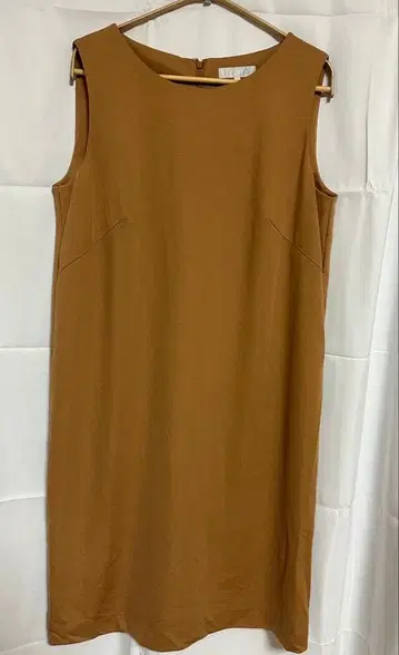 택 포함 미사용 새상품 자유구 슬리브리스 스트레치 원피스 44 카멜