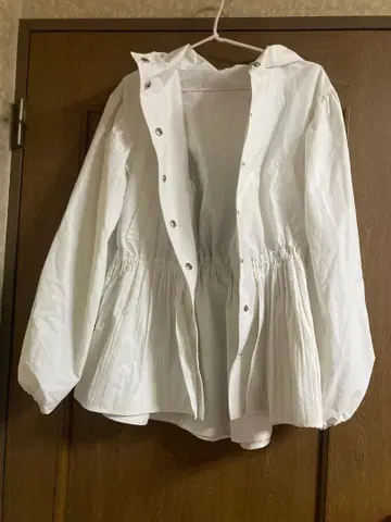 HONEY MI HONEY 후드 부착 화이트 자켓