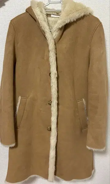 유니클로 무스탕 터치 후디드 코트