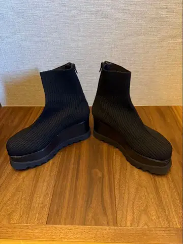 MURUA 블랙 니트 통굽 부츠