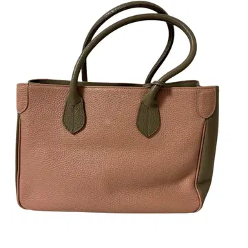 핑크와 올리브 그린의 토트백