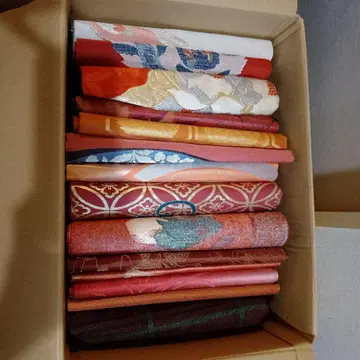 나고야 오비 13점과 겉옷 1점, 종이상자 1개 분량