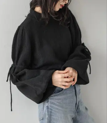 AMELY 리본 슬리브 멜란지 니트 풀오버 리본 블랙 니트