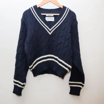 [정가 26000] Aquascutum 니트 James Charlotte