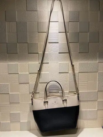 케이트 스페이드 숄더백 화이트/블랙 바이컬러