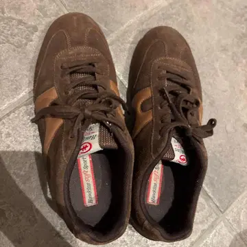 Hanes 스웨이드 스니커즈 브라운