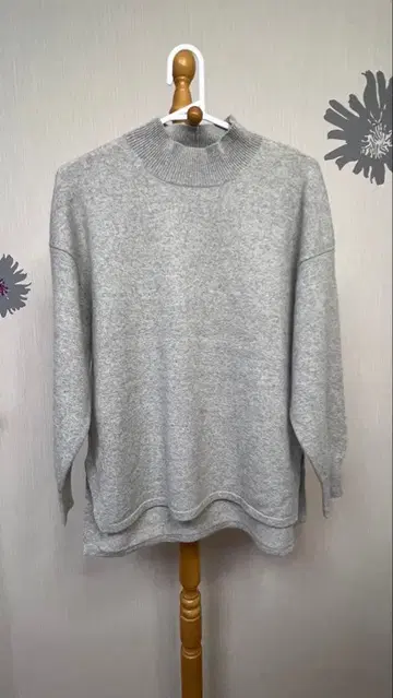 컨디션 최상 23구 비스코스 스트레치 크루넥 니트 44