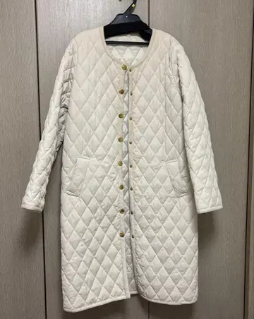 베이스먼트 온라인 퀼팅 코트 아이보리