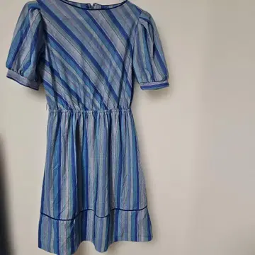 1점 블루 계열 스트라이프 반팔 원피스 [ 프리 사이즈 ]