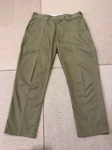 DELUXE 슬랙스 올리브