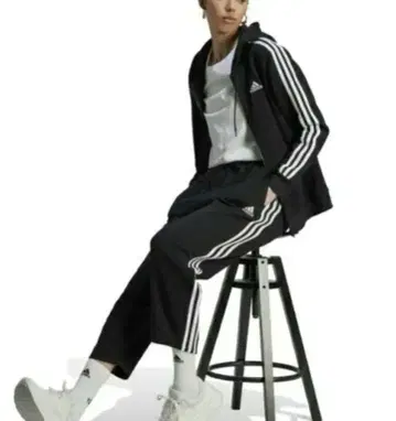 아디다스 쓰리 스트라이프 셋업 S 사이즈 속기모