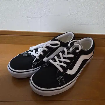 VANS 블랙/화이트 스니커즈