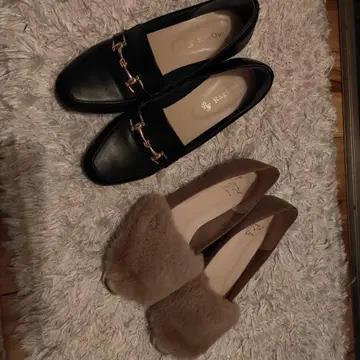 할인! 블랙 로퍼와 퍼 펌프스 2켤레 세트