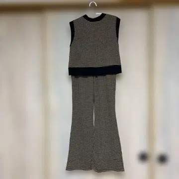 블랙과 베이지 도트 무늬 셋업