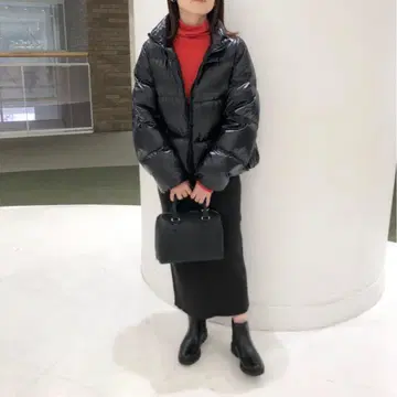 UNIQLO 울트라 라이트 다운 샤이니 볼륨 자켓 M 사이즈