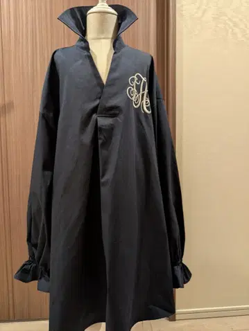 매진 상품! 미사용! J.N.Hearts 네이비 V넥 셔츠