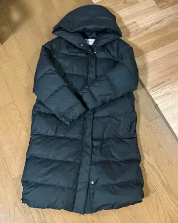 후드 부착 블랙 롱 다운 자켓