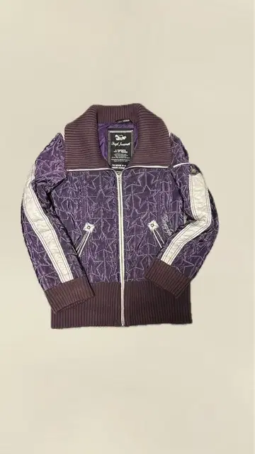 보라색 지퍼 달린 자켓