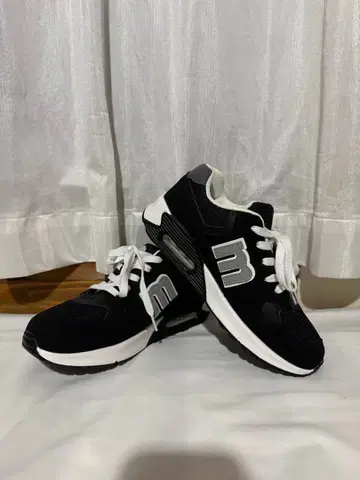 새상품 moz 에어쿠션 여성용 23.5cm