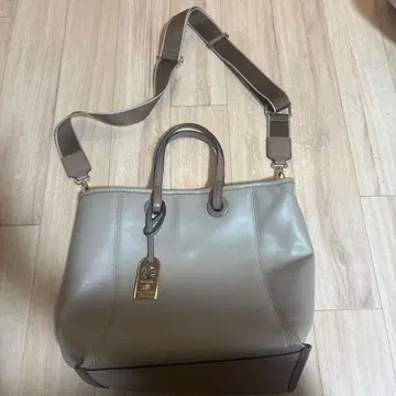 &chouette의 베이지 숄더백