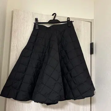 TAION 블랙 다운 플레어 스커트 M 사이즈