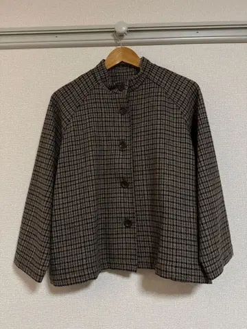 ina (이나) 래글런 슬리브 숏코트 체크 자켓