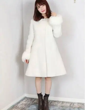 dazzlin 노카라 걸리시 코트 화이트