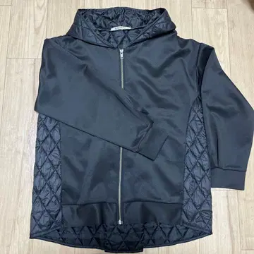 RADIATE 후드 부착 블랙 자켓