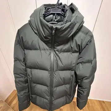 새상품급 UNIQLO 심리스 다운 파카 XLsize 다크 그린