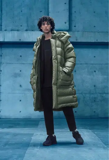 New Balance MET24 롱 다운 자켓 올리브