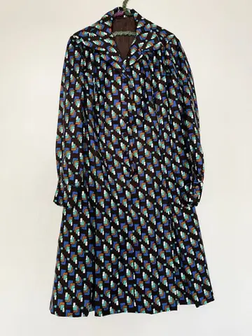 기하학 패턴 긴팔 무릎 기장 원피스