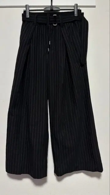 [ ADRER ] 투 턱 벨트 '하카마' 와이드 슬랙스