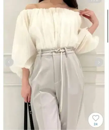 SNIDEL 오프숄더 볼륨 블라우스 아이보리 스나이델