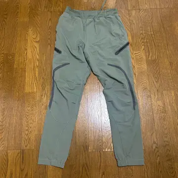 언더아머제 언스토퍼블 팬츠 지퍼 포켓 부착 컬러 그린