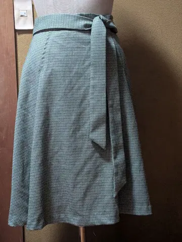 모스그린 x 브라운 체크 무늬 플레어 스커트